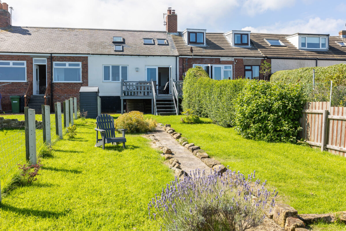 Ammonite Cottage Coastal retreat with sea views North Yorkshire